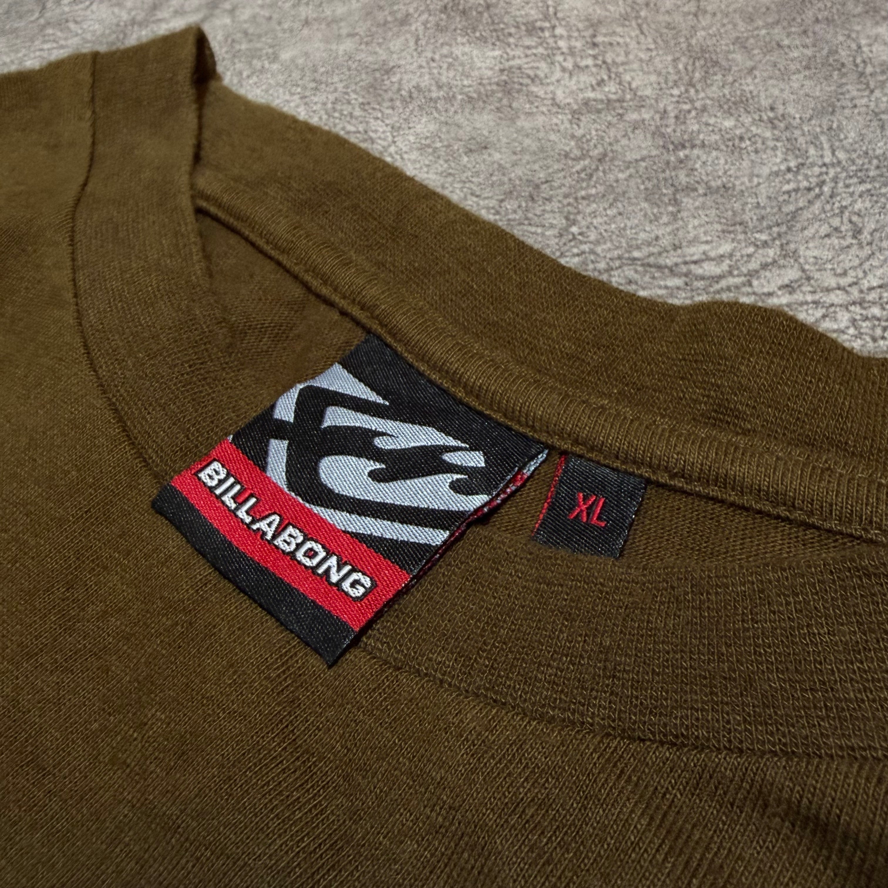 00’s Billabong Y2K SpellOut Amaranth Logo Tee