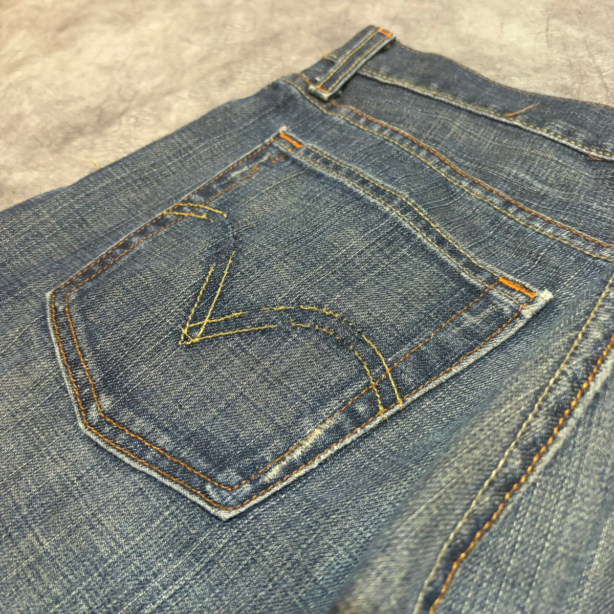 Vintage Y2K Levis 527 Low Rise Bootcut Distressed Jeans