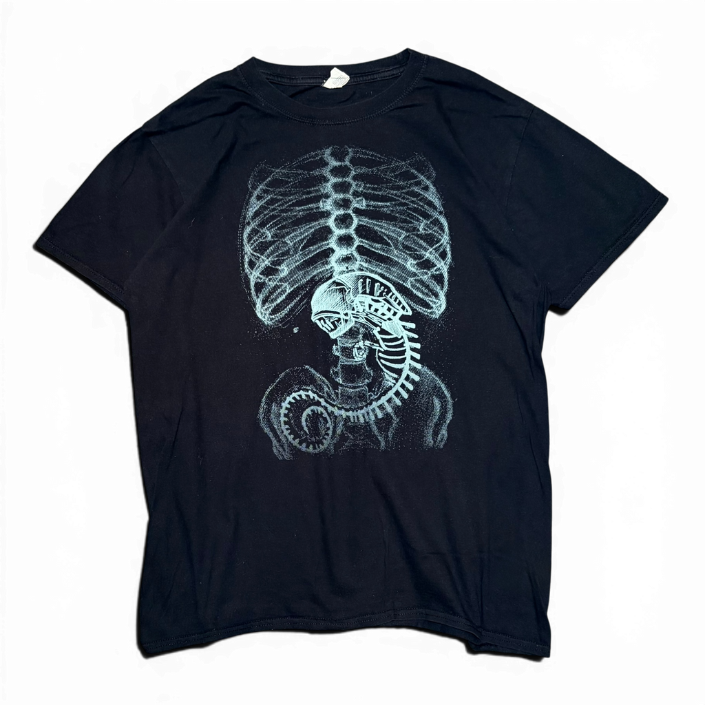Early 00’s Alien The Movie Merch Graphic Tee