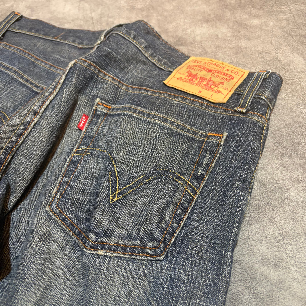Vintage Y2K Levis 527 Low Rise Bootcut Distressed Jeans
