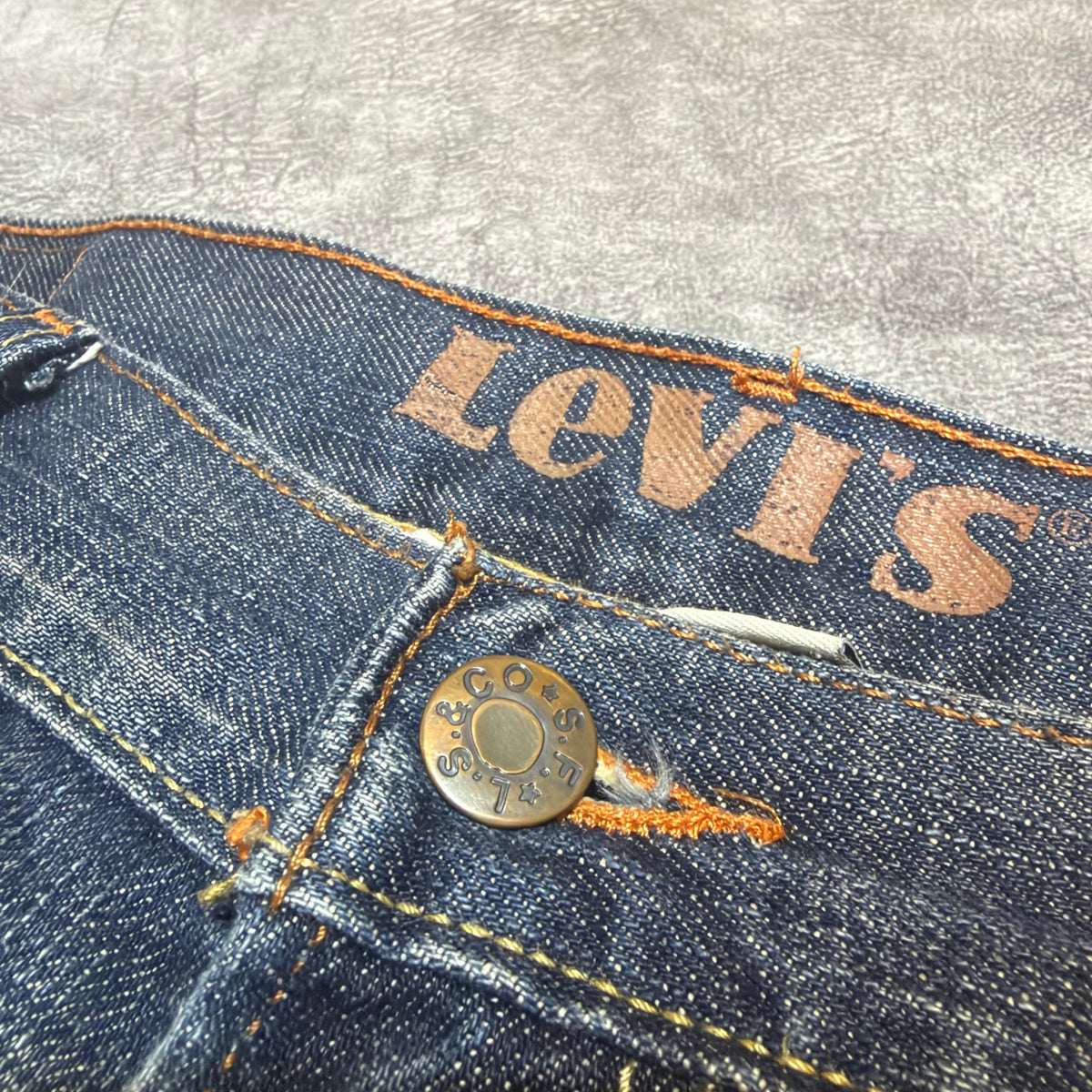 Vintage Y2K Levis 527 Low Rise Bootcut Distressed Jeans